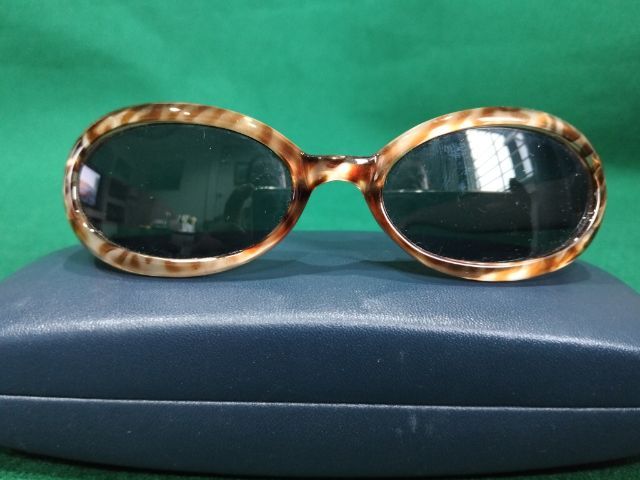 อื่นๆ แว่นตากันแดดท่านหญิงแบรนด์ Zagato รุ่น mod.5022 made in Italy แท้ ลายจะออก Giraffe ทรงวินเทจ กระจกจะออกดำเขียว.ขนาดหน้ากว้าง 12ซม.