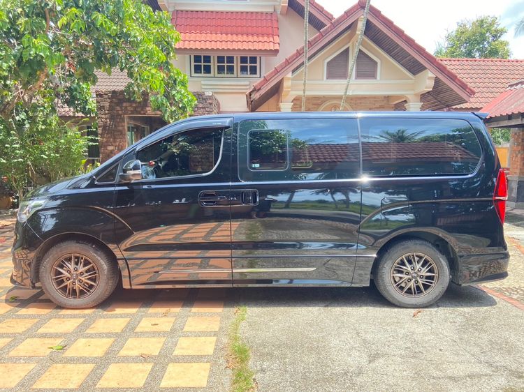 Hyundai H-1  2019 2.5 Deluxe Van ดีเซล ไม่ติดแก๊ส เกียร์อัตโนมัติ ดำ รูปที่ 4