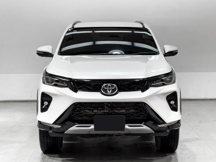 Toyota Fortuner 2022 2.4 Leader V Utility-car ดีเซล เกียร์อัตโนมัติ ขาว รูปที่ 2