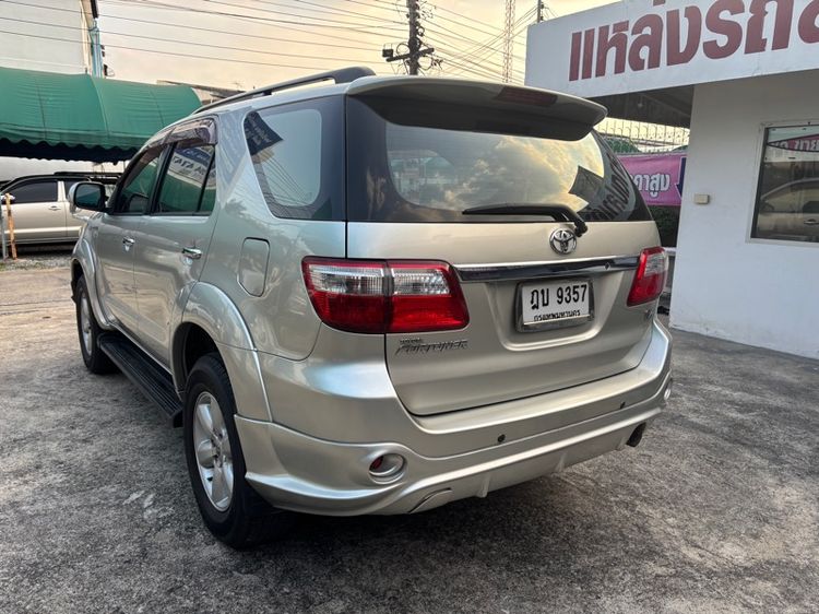 Toyota Fortuner 2010 2.7 V Utility-car เบนซิน LPG เกียร์อัตโนมัติ บรอนซ์เงิน รูปที่ 4