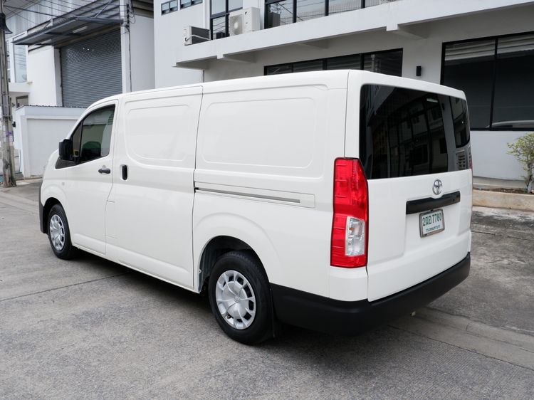 Toyota Hiace 2020 2.8 economy Van ดีเซล ไม่ติดแก๊ส เกียร์ธรรมดา ขาว รูปที่ 3