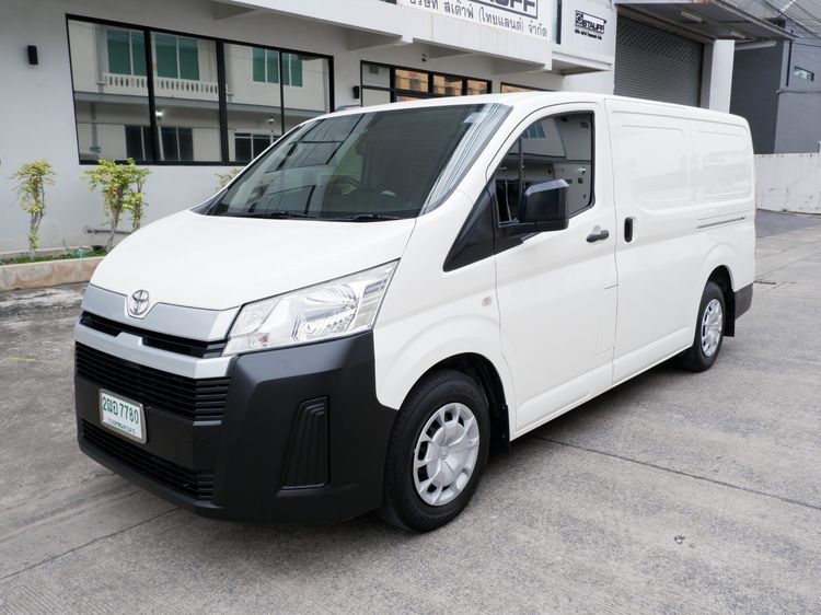 รถ Toyota Hiace 2.8 economy สี ขาว