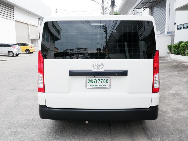 Toyota Hiace 2020 2.8 economy Van ดีเซล ไม่ติดแก๊ส เกียร์ธรรมดา ขาว รูปที่ 4