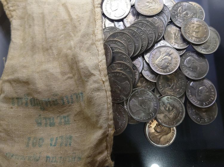 เหรียญ 1 บาท หลังครุฑ ปี 2517 เหรียญครุฑ ไม่ผ่านใช้งาน รูปที่ 7