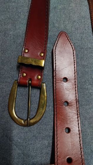 เข็มขัดหนังแท้แบรนด์Lois เอว36-41 กว้าง1.6 ยาวรวมหัว49นิ้ว
สภาพสวย
 รูปที่ 9