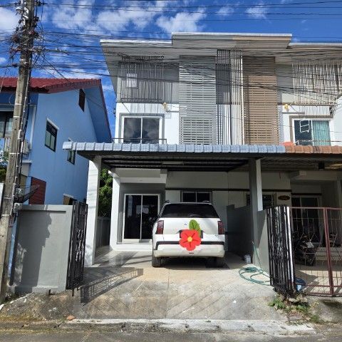 มีบางส่วน 2012 ขายทาวน์โฮมหลังริม รีโนเวทใหม่ มีพื้นที่ข้าง ใกล้ รร.วารี, 89 พลาซ่า เข้าออกได้ 3 เส้นทาง