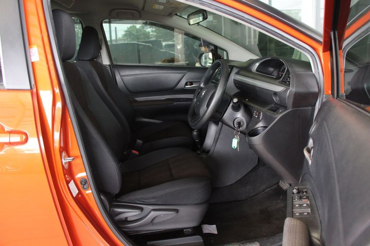 Toyota Sienta 2017 1.5 G Utility-car เบนซิน ไม่ติดแก๊ส เกียร์อัตโนมัติ ส้ม รูปที่ 3