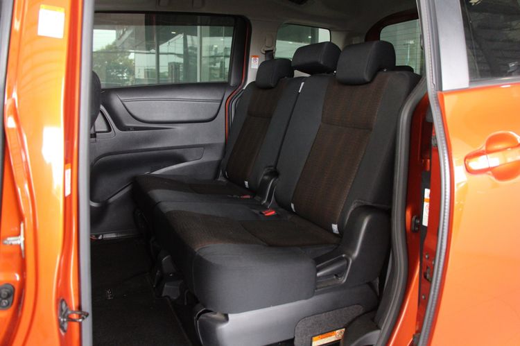 Toyota Sienta 2017 1.5 G Utility-car เบนซิน ไม่ติดแก๊ส เกียร์อัตโนมัติ ส้ม รูปที่ 4