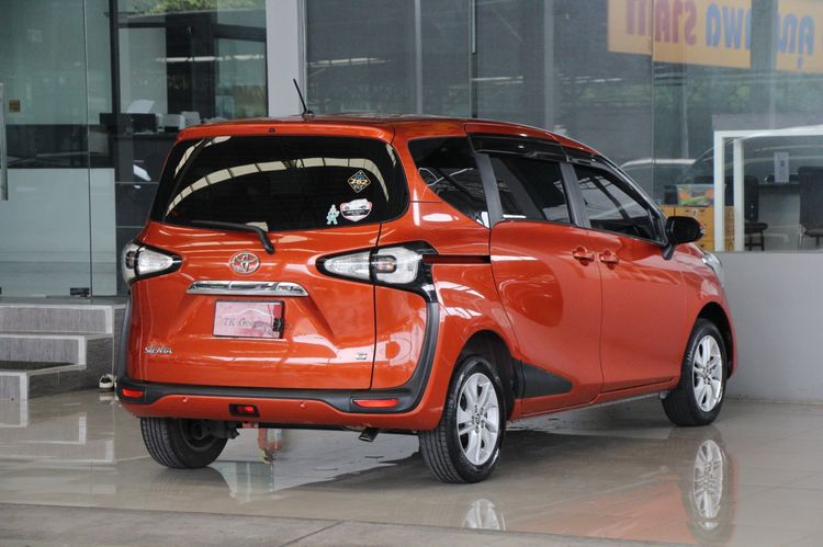 Toyota Sienta 2017 1.5 G Utility-car เบนซิน ไม่ติดแก๊ส เกียร์อัตโนมัติ ส้ม รูปที่ 2