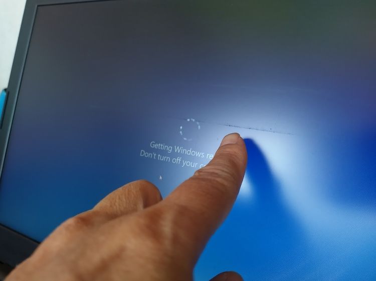 DELL Inspiron 5570 i5-8250U แรม 8 การ์ดจอแยก AMD จอใหญ่ 15.6" ram 8 การ์ดจอแยก พร้อมใช้งาน รูปที่ 8