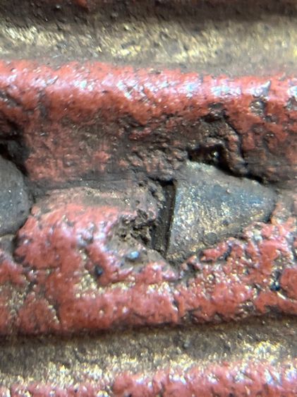 พระสมเด็จพิมพ์ใหญ่โรยพระธาตุหลังพิมพ์พระสมเด็จแหวกม่านเนื้อสีแดงลงรักปิดทองพุทธคุณสูงแม่เหล็กดูดติด(05) รูปที่ 12