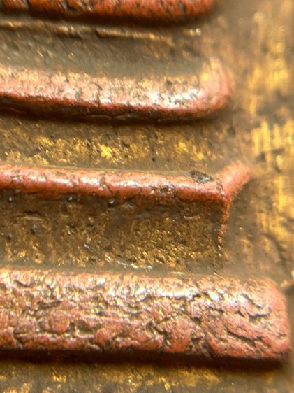 พระสมเด็จพิมพ์ใหญ่โรยพระธาตุหลังพิมพ์พระสมเด็จแหวกม่านเนื้อสีแดงลงรักปิดทองพุทธคุณสูงแม่เหล็กดูดติด(05) รูปที่ 7