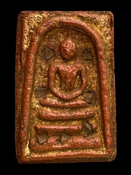 พระสมเด็จพิมพ์ใหญ่โรยพระธาตุหลังพิมพ์พระสมเด็จแหวกม่านเนื้อสีแดงลงรักปิดทองพุทธคุณสูงแม่เหล็กดูดติด(05)