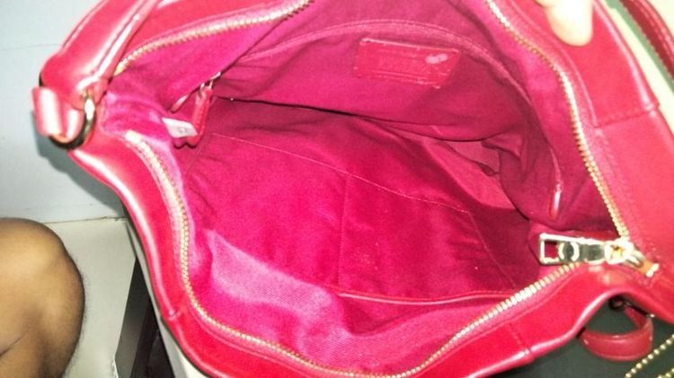 กระเป๋า Coach สีแดง  รูปที่ 8