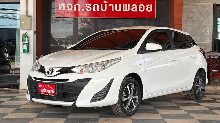 รถ Toyota Yaris ATIV 1.2 J สี ขาว