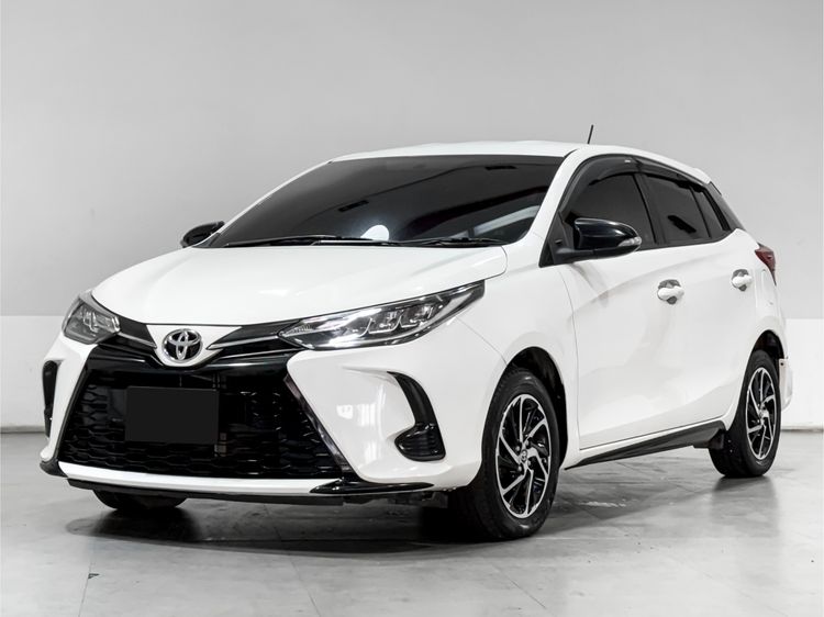 รถ Toyota Yaris 1.2 Sport สี ขาว