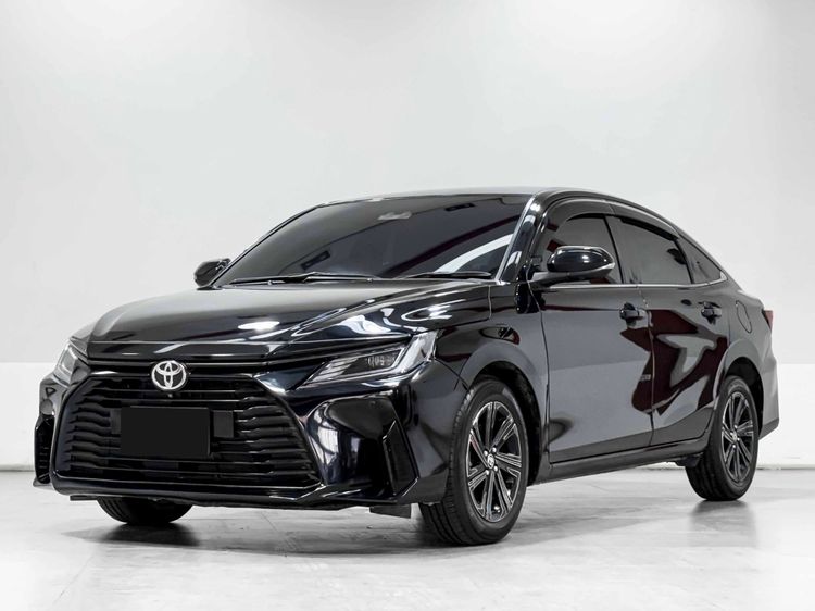 รถ Toyota Yaris ATIV 1.2 Premium สี ดำ