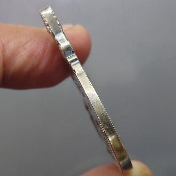 เหรียญพระมหาชนก เนื้อเงิน พิมพ์ใหญ่ บล็อก ป ขาด ปี2539 พร้อมหนังสือพระราชนิพนธ์ และกล่องเดิม อุปกรณ์ครบ รูปที่ 3