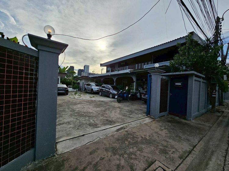 อื่นๆ ไม่มี สร้างเสร็จก่อน 2010 Rent single House near Central Latphrao shopping mall and Chatujak markets and park ให้เช่าบ้านเดี่ยวลาดพร้าว รูปที่ 2