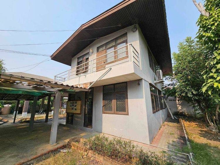 อื่นๆ ไม่มี สร้างเสร็จก่อน 2010 Sale and  Rent  Garden old House  very closed Central Latphraoขายและให้เช่า บ้านเดี่ยว ครึ่งไร่ ใกล้ห้างเซ็นทรัลลาดพร้าว  รูปที่ 2