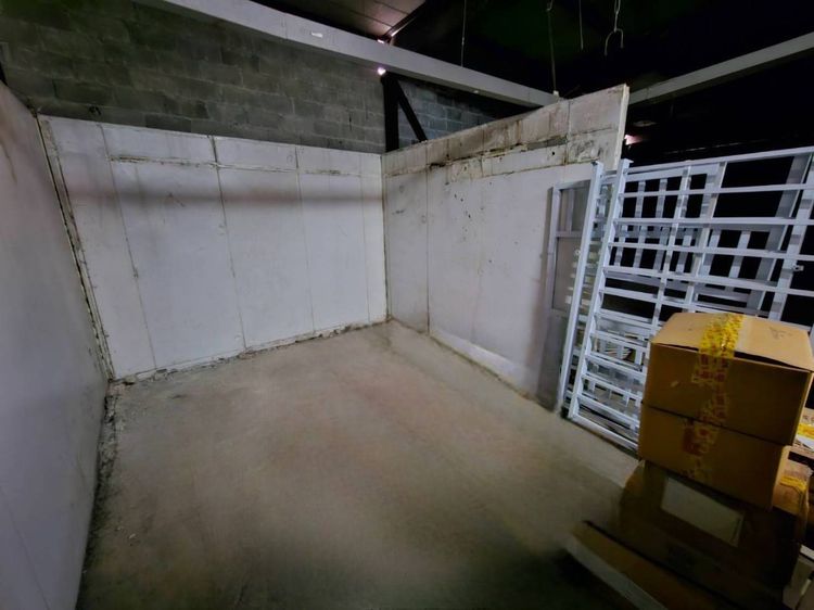 Sale Land  204 sq.wah so bigger plot land with old house near Central Latphrao ขายที่ดินพร้อมบ้านครึ่งไร่ ใกล้ห้างเซ็นทรัลลาดพร้าว รูปที่ 4