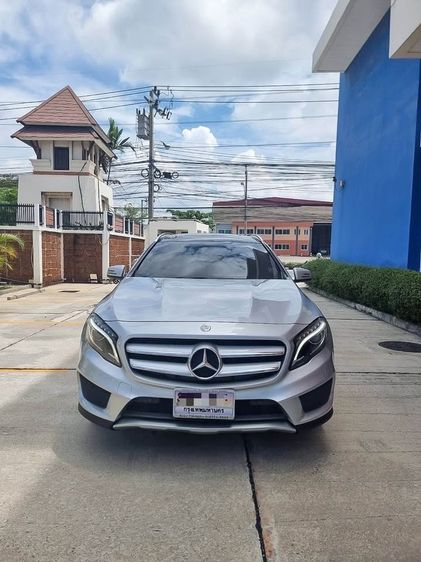 รถ Mercedes-Benz GLA-Class GLA250 สี บรอนซ์เงิน