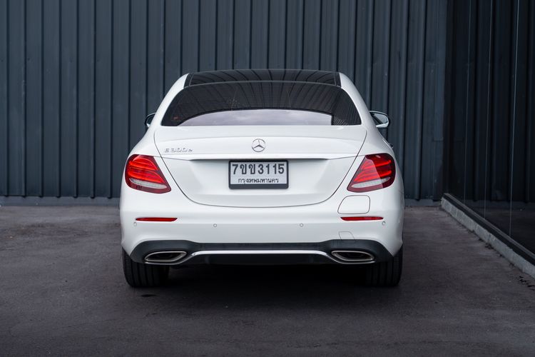 Mercedes-Benz E-Class 2020 E300e Sedan ปลั๊กอินไฮบริด (PHEV) ไม่ติดแก๊ส เกียร์อัตโนมัติ ขาว รูปที่ 4