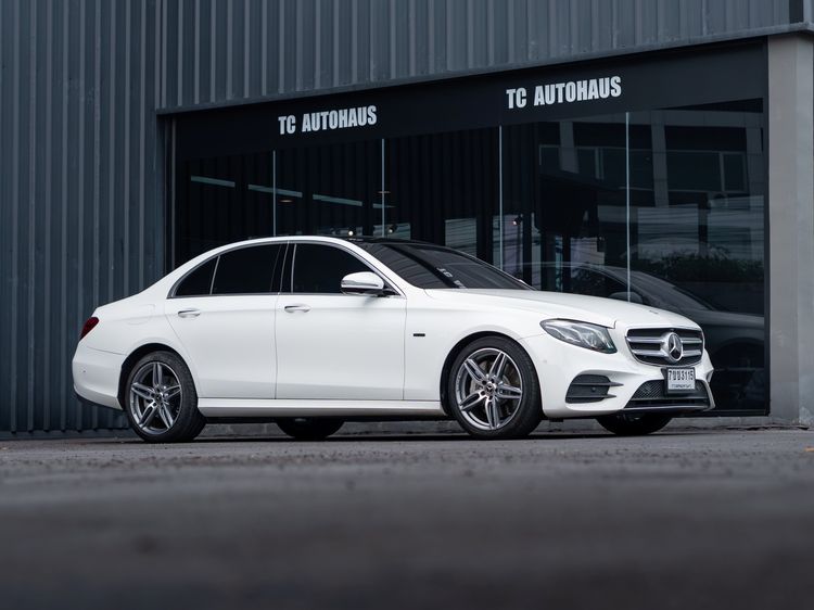 Mercedes-Benz E-Class 2020 E300e Sedan ปลั๊กอินไฮบริด (PHEV) ไม่ติดแก๊ส เกียร์อัตโนมัติ ขาว