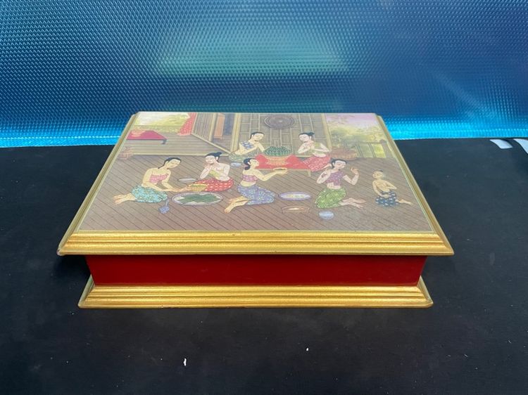 กล่องไม้บุกำมะหยี่ สภาพสวย