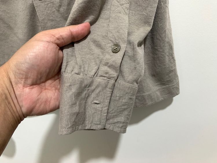 เสื้อเชิ๊ตแขนยาว ARMANI แท้ 💯 size L ขนาด อก 21.5 ยาว 28 นิ้ว สภาพดีมาก ทรงสวย ดีเทลรายละเอียดดี เนื้อผ้าดีมาก หายากน่าสะสมครับ รูปที่ 3