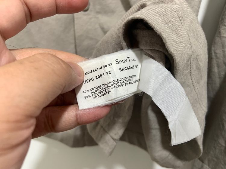 เสื้อเชิ๊ตแขนยาว ARMANI แท้ 💯 size L ขนาด อก 21.5 ยาว 28 นิ้ว สภาพดีมาก ทรงสวย ดีเทลรายละเอียดดี เนื้อผ้าดีมาก หายากน่าสะสมครับ รูปที่ 5