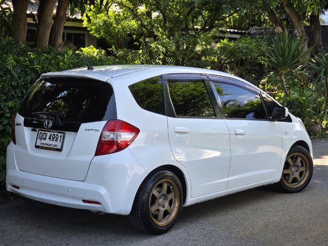Honda Jazz 2011 1.5 V Plus i-VTEC Sedan เบนซิน ไม่ติดแก๊ส เกียร์อัตโนมัติ ขาว รูปที่ 3