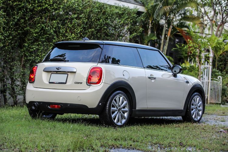 Mini COOPER 3 DOOR HATCH 2015 1.5 Sedan เบนซิน ไม่ติดแก๊ส เกียร์อัตโนมัติ ครีม รูปที่ 2