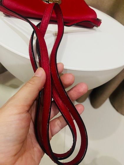  กระเป๋าสะพายข้าง แท้ 💯Kate Spade New York รุ่น Newbury Lane Sally สีแดง  รูปที่ 17