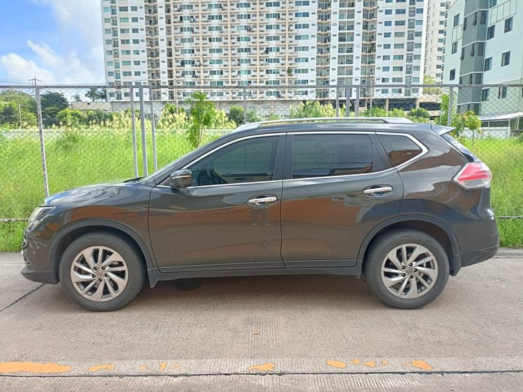 Nissan X-Trail 2015 2.5 V 4WD Utility-car เบนซิน เกียร์อัตโนมัติ เขียว รูปที่ 3