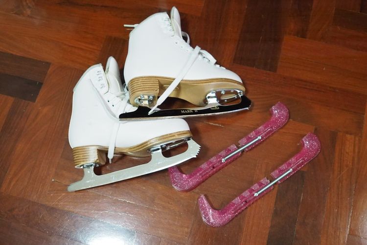ผู้หญิง ขาว อื่นๆ อื่นๆ ขาย รองเท้าไอซ์สเก็ต Jackson Size 1 (แถมกาดครอบใบมีด)