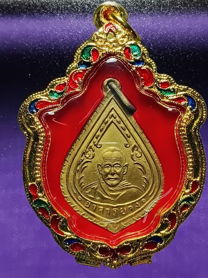 เหรียญหลวงพ่อจง วัดหน้าต่างนอก ปี2487 สภาพสวยมากไม่ผ่านการใช้กะหลั่ยทองเต็มองค์ พระเพิ่งแลกของออกมาจากตู้เซฟบ้านลูกค้า พระสวยระดับแชมป์ ครับ