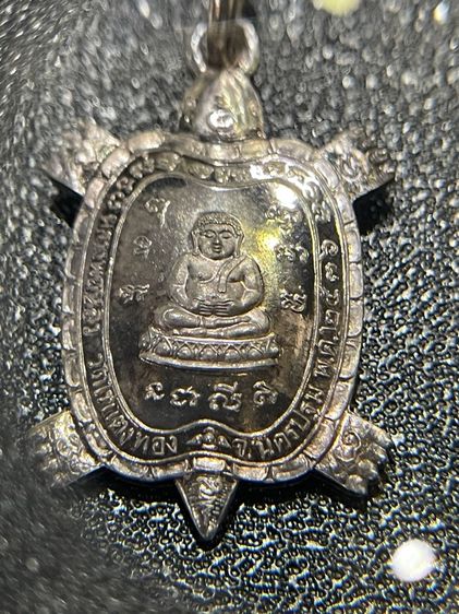 เหรียญพญาเตาเรือนหลวงปู่หลิว รุ่นไตรมาส (ประสบการณ์ 3 แชะยิงไม่ออก) พิมพ์เล็ก เนื้อเงิน ปี 2536 สภาพสวย รูปที่ 2