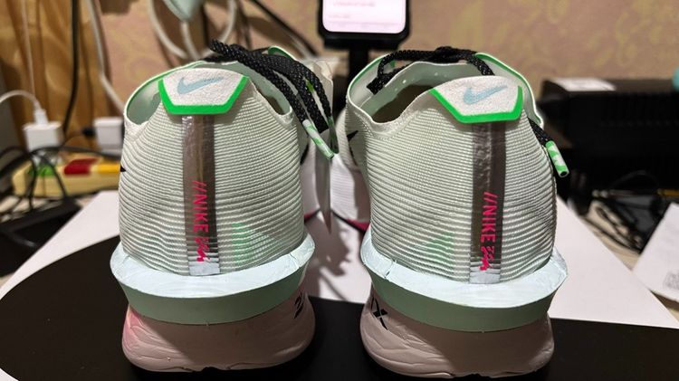 Nike Vaporfly Next 4 10us 44 28cm ของใหม่ ป้ายห้อย ซื้อจากร้าน Avarin รูปที่ 4