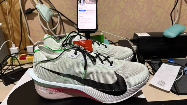 Nike Vaporfly Next 4 10us 44 28cm ของใหม่ ป้ายห้อย ซื้อจากร้าน Avarin รูปที่ 3