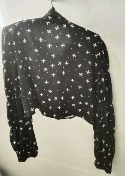 เสื้อดำเอวลอยแขนยาว ลายโบว์ รูปที่ 2