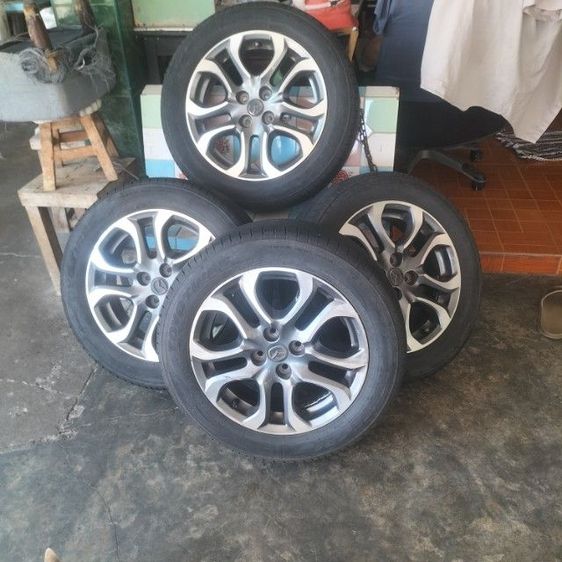 ยางพร้อมแม็กสภาพดีไม่บวมไม่ปะ เดิมติดรถขนาด18560R16