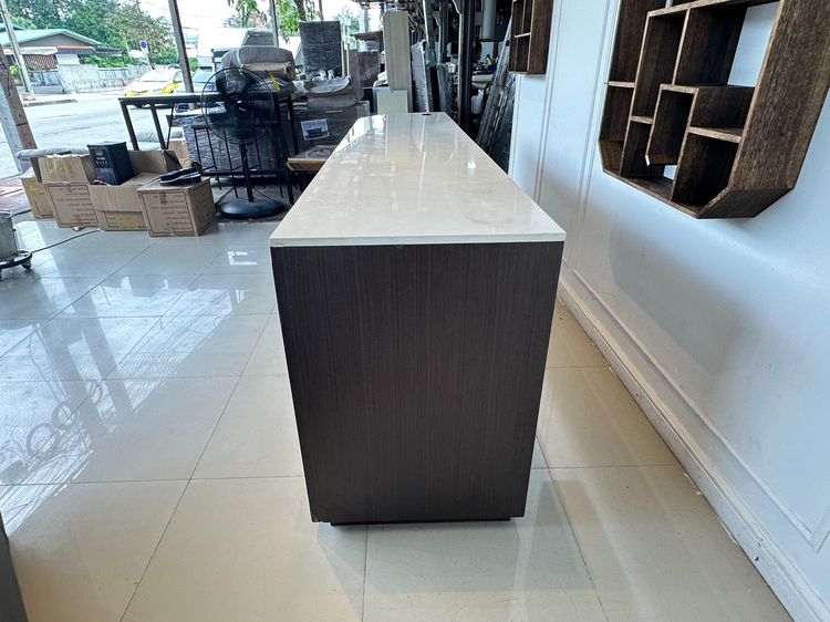เคาน์เตอร์ 3 ช่องวางของ ท็อปหินอ่อนเทียมสีขาว โครงไม้ MDF สีน้ำตาล รูปที่ 4