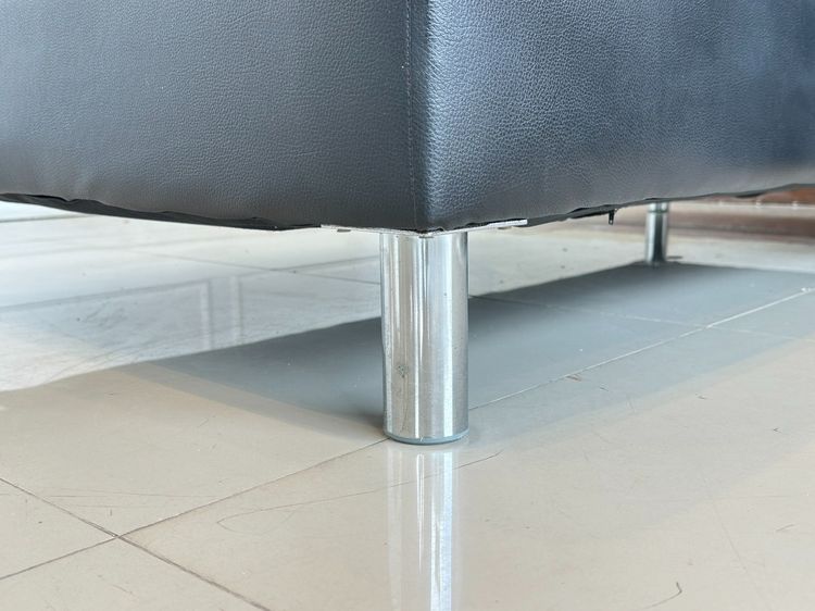 โซฟาเข้ามุม เบาะหนัง PU สีดำดึงดุม โครงไม้ MDF ขาเหล็ก  รูปที่ 12