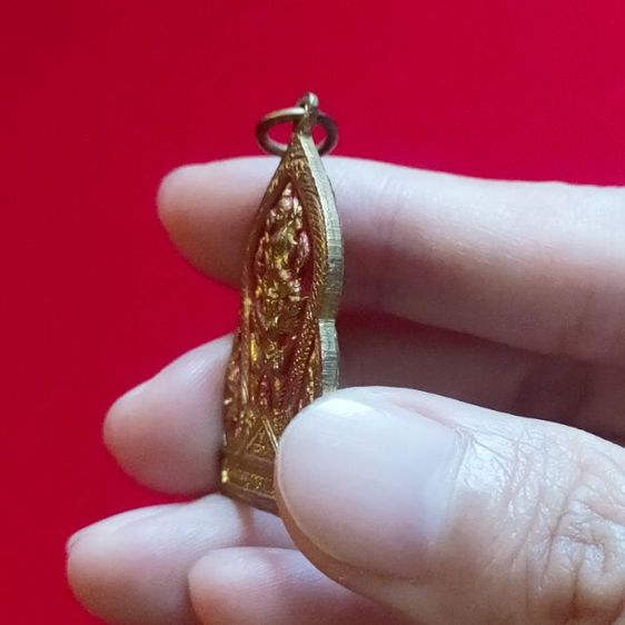 เหรียญพลังแผ่นดิน กรมพระราชวังบวรมหาสุรสิงหนาท ปี 2519 หลังพระนารายณ์ทรงสุบรรณ ลป.โต๊ะ ปลุกเสก รูปที่ 3