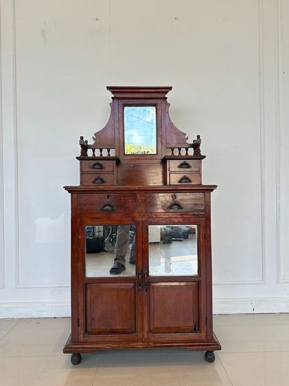 ตู้กระจกไม้สักโบราณ 2 บานเปิด 6 ลิ้นชัก มือจับเหล็ก 