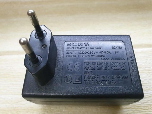 ขายที่ชาร์จแบตหมากฝรั่ง SONY  BC 7SY Made in Korea ไฟ220vใช้กับแบตหมากฝรั่งไซร์มาตรฐานได้ทุกยี่ห้อ รูปที่ 2