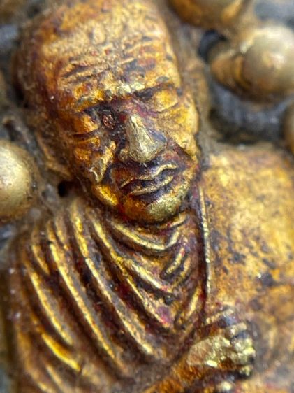 ขายแล้ว พระสมเด็จพิมพ์ใหญ่ ซุ้มครอบแก้วลายไทย เนื้อเมกะพัด – หลังฝังแร่ทอง พร้อมสมเด็จโตลงรักปิดทอง ผิวเดิมสวย  รูปที่ 13