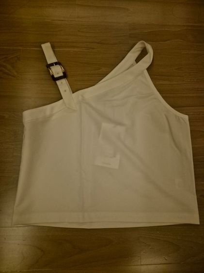 เสื้อสายเดี่ยว สีขาว แบรนด์ Quinn ราคาเต็ม 1,490 บาท