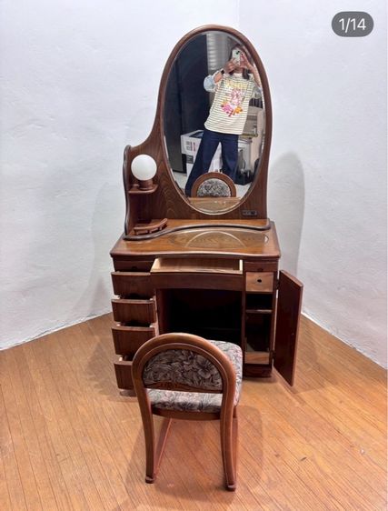 🔥 🇯🇵 โต๊ะเครื่องแป้งสภาพโดยรวมยังดีมากวัสดุดีแข็งแรงน่าใช้แนะนำเลยค่ะมาไกลจากญี่ปุ่นเลยไม้สีสวยวางมุมก็สวยค่ะ